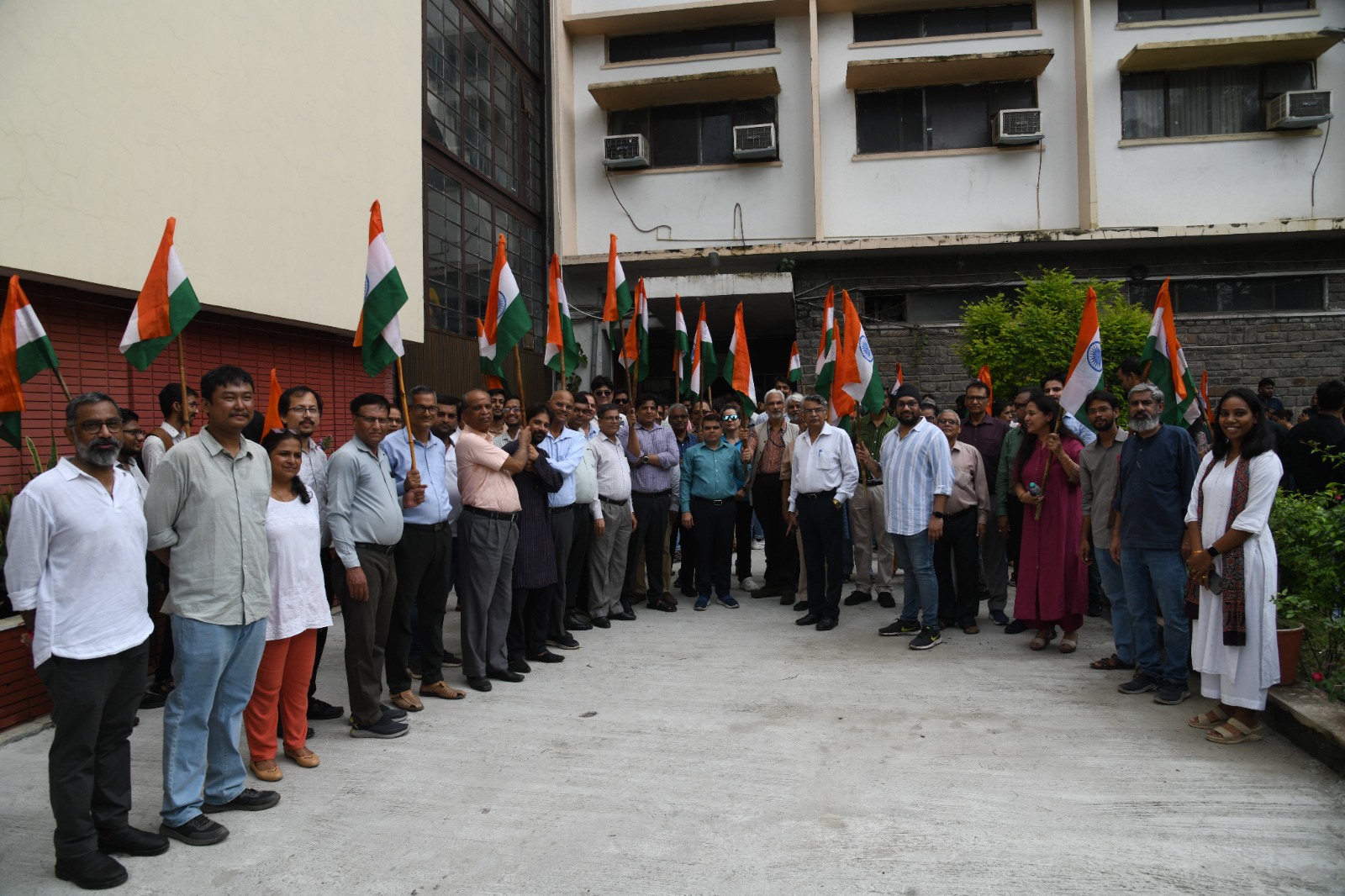 FLAG HOISTING1